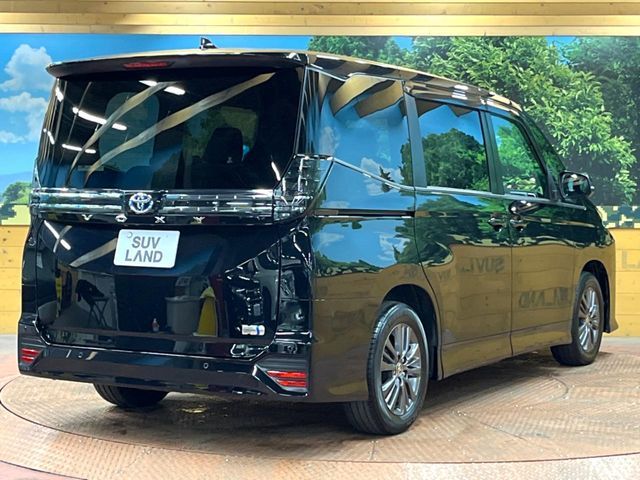 TOYOTA VOXY HYBRID 2023 Image 31