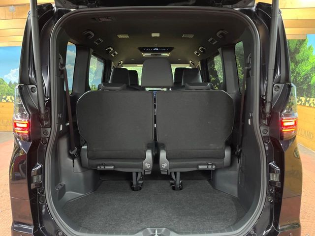 TOYOTA VOXY HYBRID 2023 Image 31