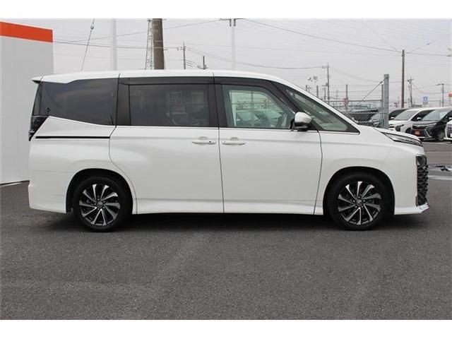 TOYOTA VOXY HYBRID 2022 Image 31