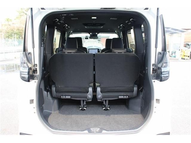 TOYOTA VOXY HYBRID 2022 Image 31