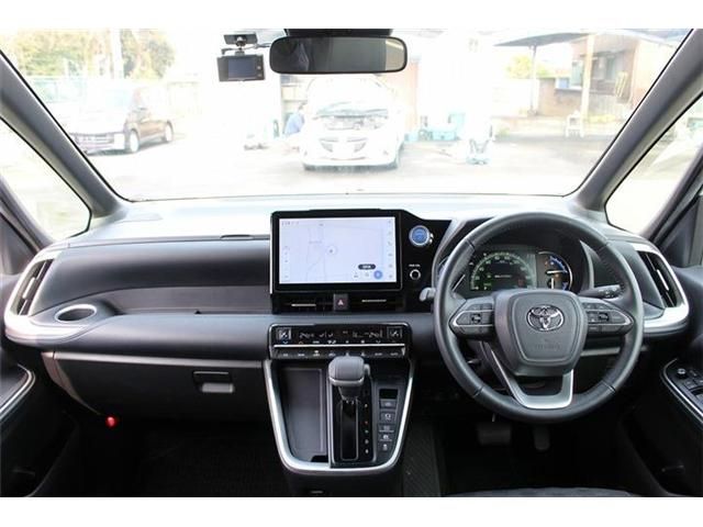 TOYOTA VOXY HYBRID 2022 Image 31