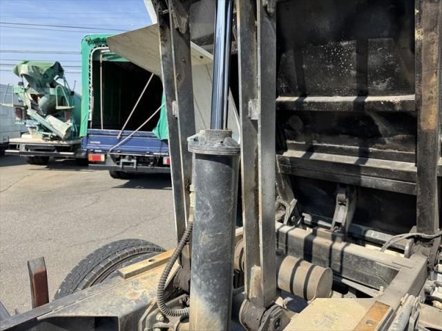 MITSUBISHI FUSOU FIGHTER 2015 Image 31