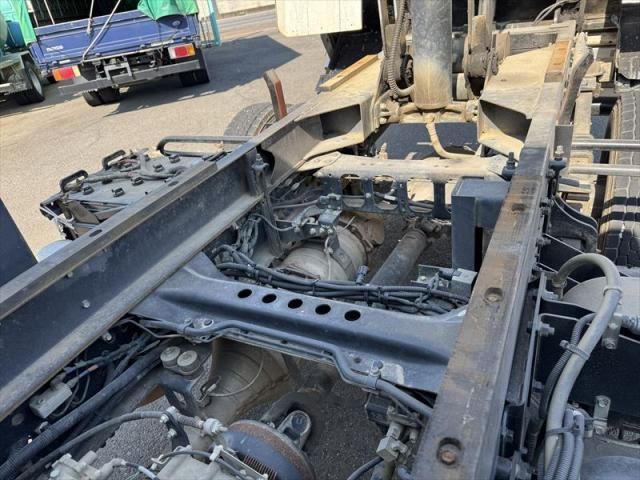 MITSUBISHI FUSOU FIGHTER 2015 Image 31