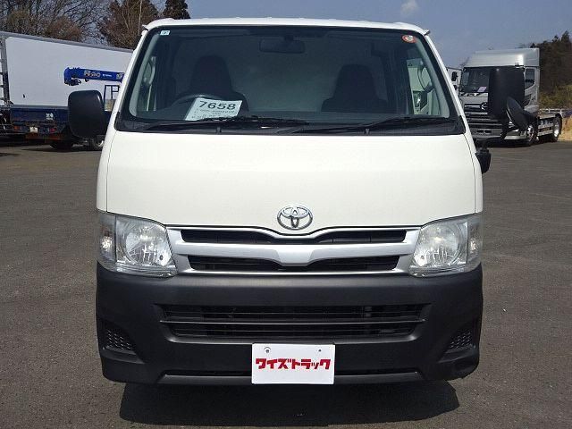 TOYOTA HIACE 2013 Image 31