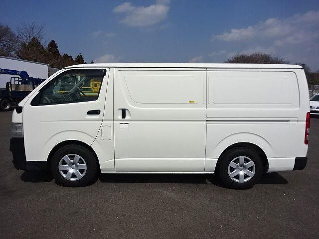 TOYOTA HIACE 2013 Image 31