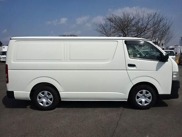 TOYOTA HIACE 2013 Image 31