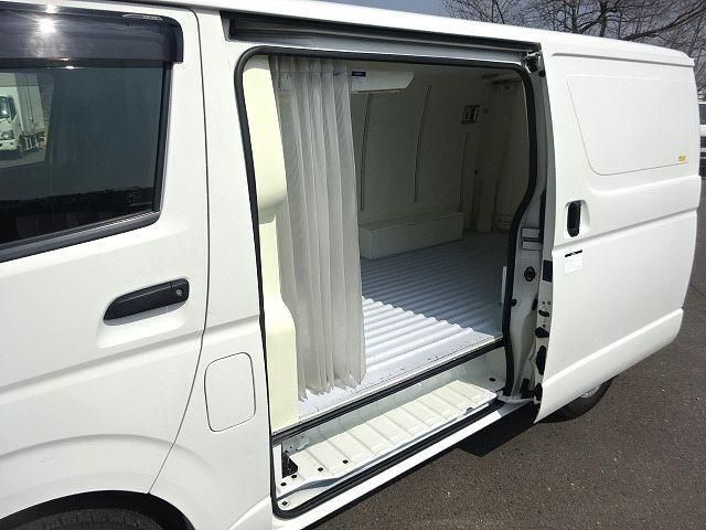 TOYOTA HIACE 2013 Image 31