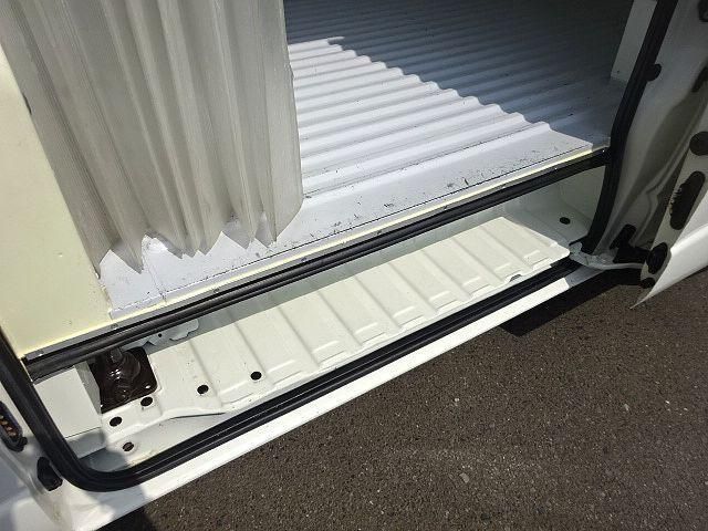 TOYOTA HIACE 2013 Image 31