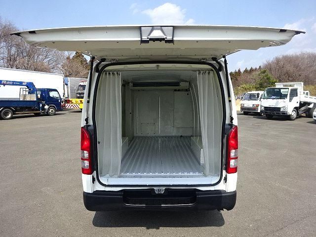 TOYOTA HIACE 2013 Image 31