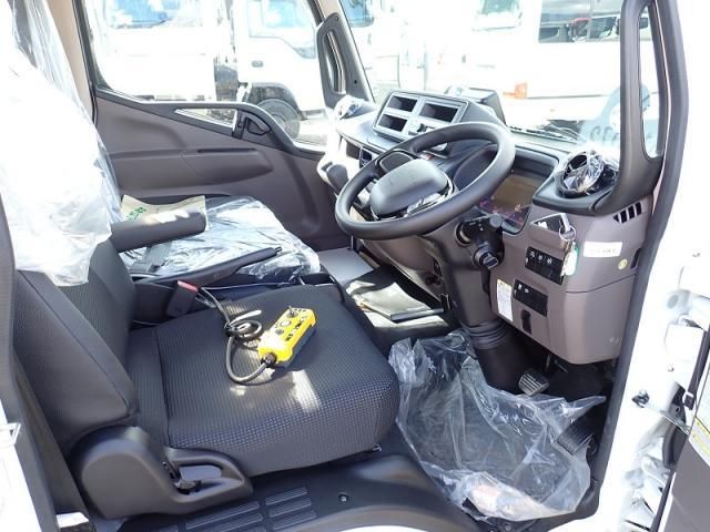 MITSUBISHI CANTER 2024 Image 31