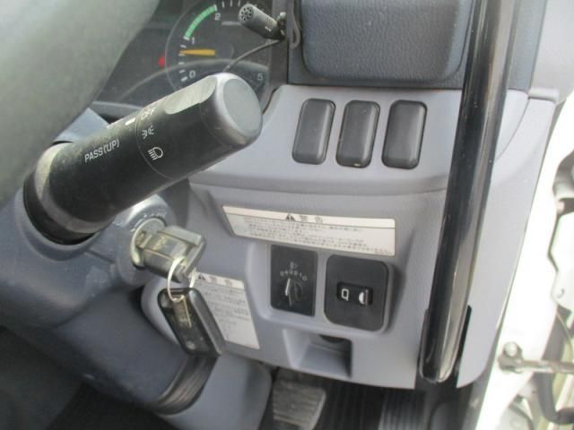 MITSUBISHI CANTER 2015 Image 31