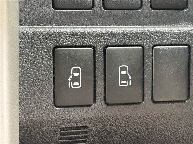 TOYOTA VOXY 2013 Image 31