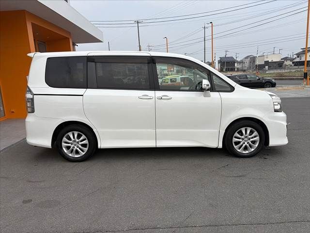 TOYOTA VOXY 2013 Image 31