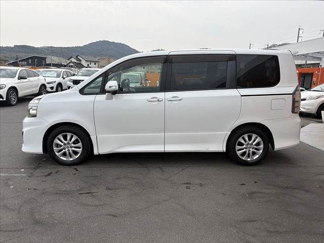 TOYOTA VOXY 2013 Image 31