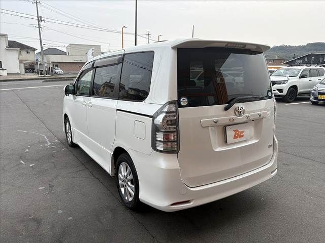TOYOTA VOXY 2013 Image 31