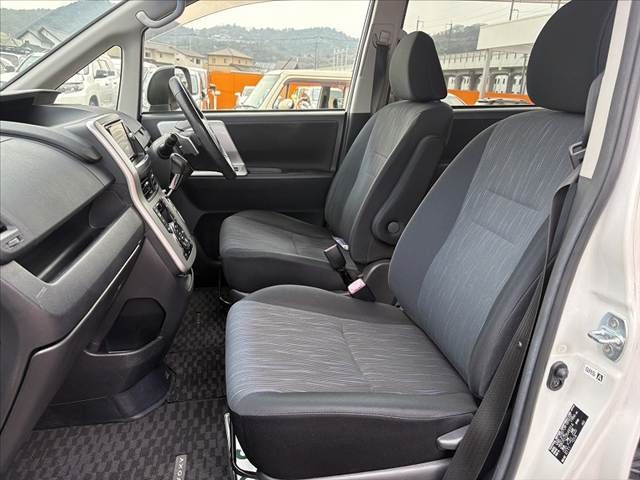 TOYOTA VOXY 2013 Image 31