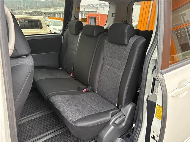 TOYOTA VOXY 2013 Image 31