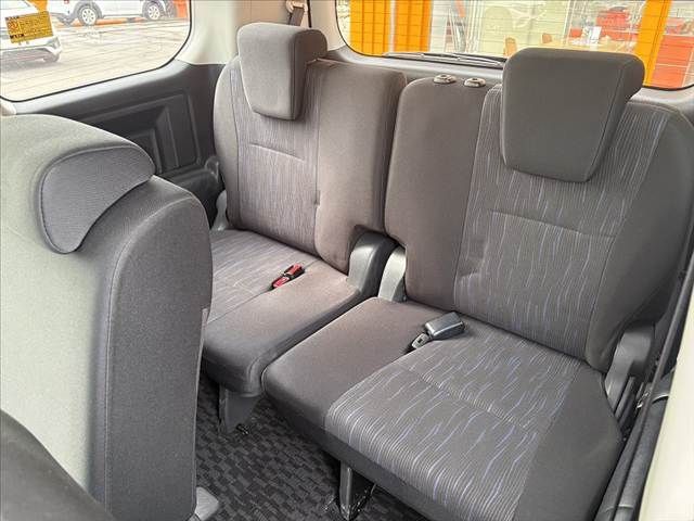 TOYOTA VOXY 2013 Image 31