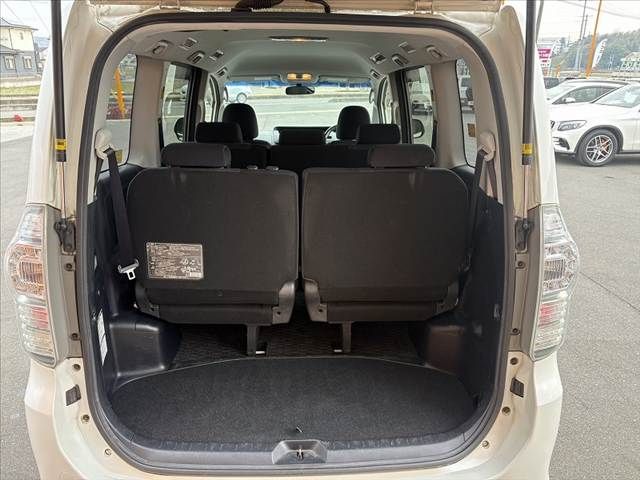 TOYOTA VOXY 2013 Image 31