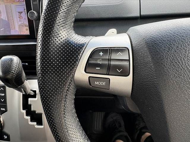 TOYOTA VOXY 2013 Image 31