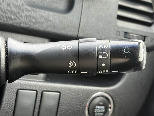 TOYOTA VOXY 2013 Image 31