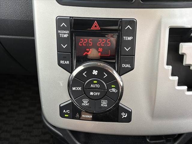 TOYOTA VOXY 2013 Image 31