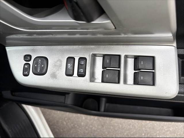 TOYOTA VOXY 2013 Image 31