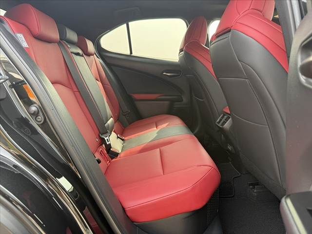 TOYOTA LEXUS UX250H 2023 Image 31