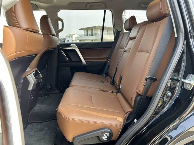 TOYOTA LANDCRUISER PRADO 2022 Image 31