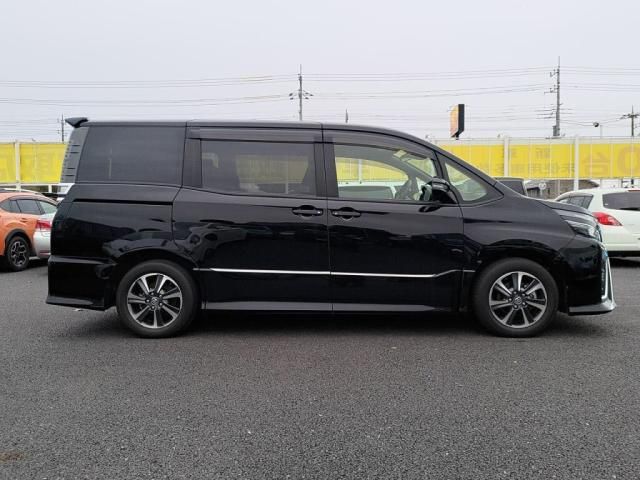 TOYOTA VOXY 2018 Image 31