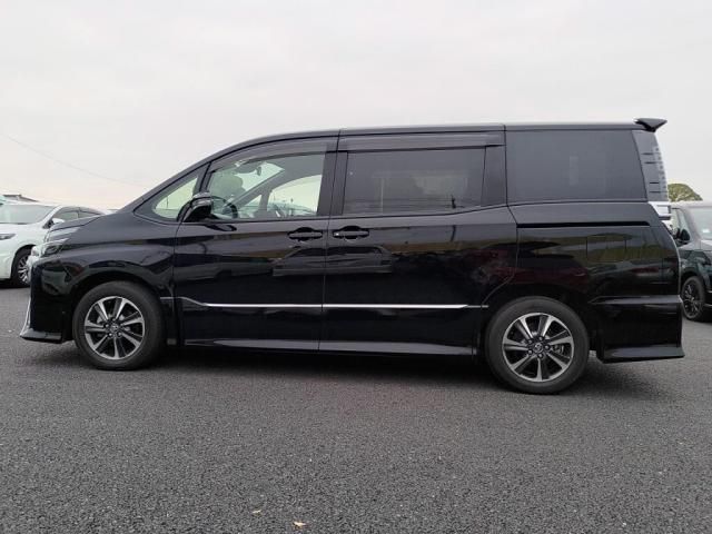 TOYOTA VOXY 2018 Image 31