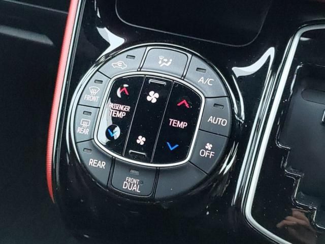 TOYOTA VOXY 2018 Image 31