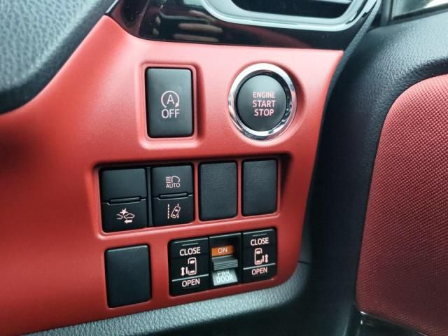 TOYOTA VOXY 2018 Image 31