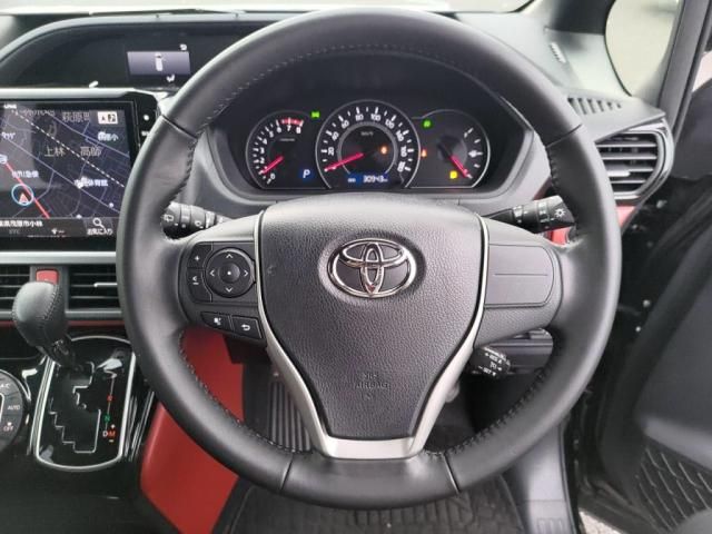 TOYOTA VOXY 2018 Image 31