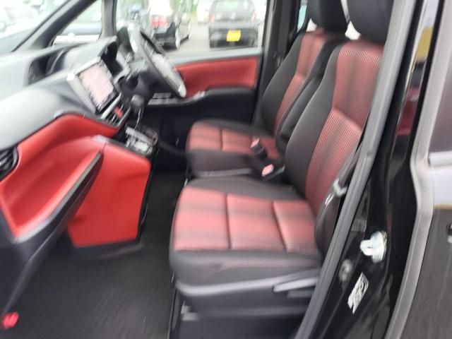 TOYOTA VOXY 2018 Image 31