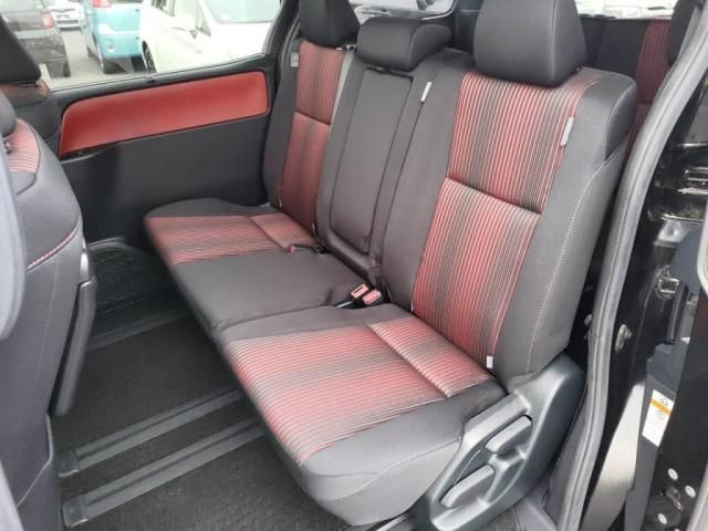 TOYOTA VOXY 2018 Image 31