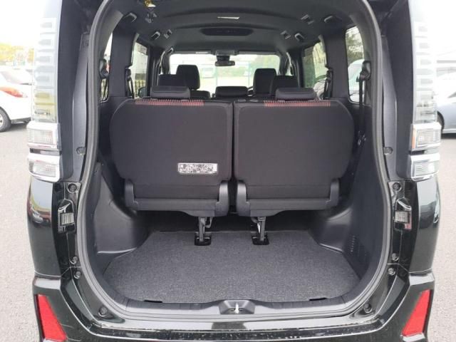 TOYOTA VOXY 2018 Image 31