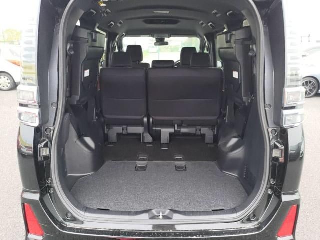 TOYOTA VOXY 2018 Image 31