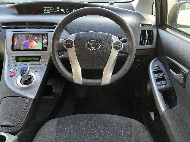 TOYOTA PRIUS 2015 Image 31