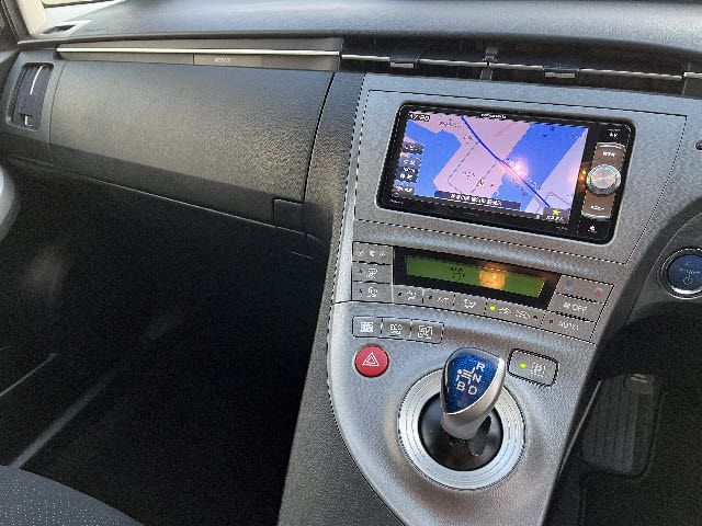 TOYOTA PRIUS 2015 Image 31