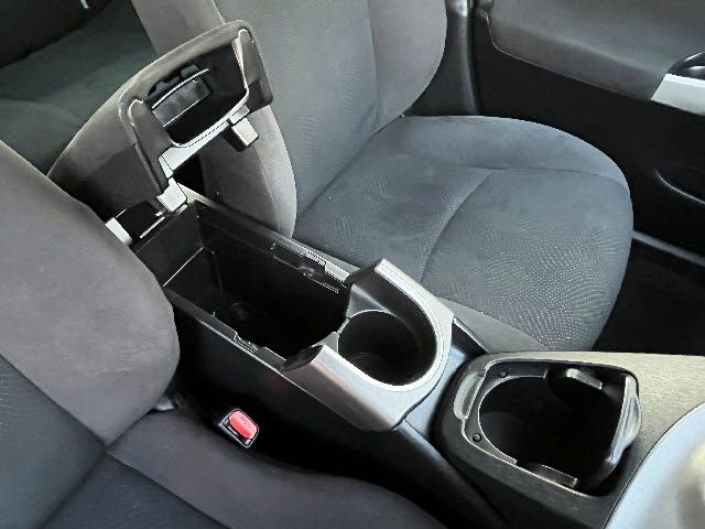 TOYOTA PRIUS 2015 Image 31