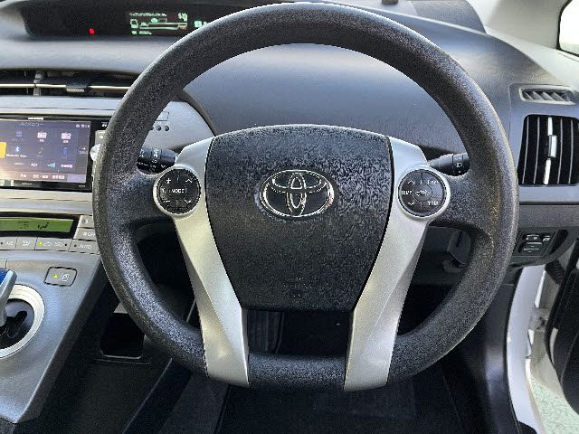 TOYOTA PRIUS 2015 Image 31