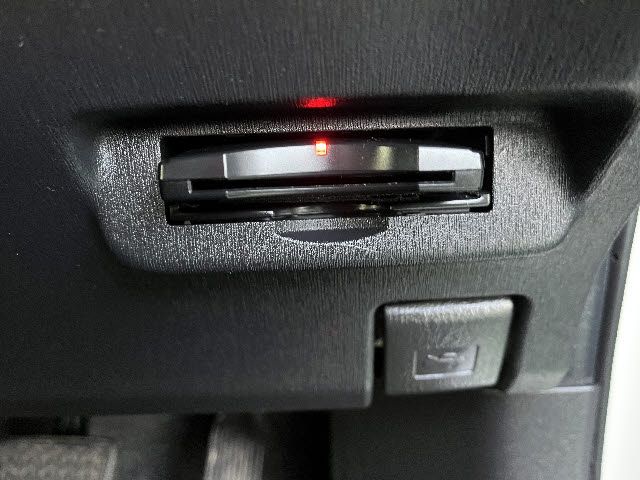 TOYOTA PRIUS 2015 Image 31