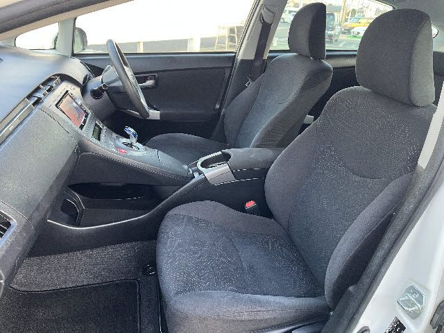 TOYOTA PRIUS 2015 Image 31