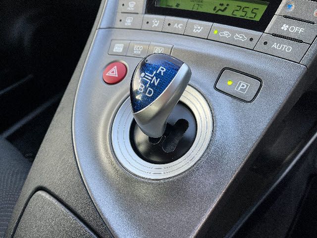 TOYOTA PRIUS 2015 Image 31
