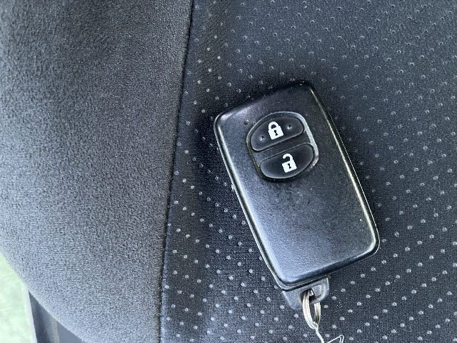 TOYOTA PRIUS 2015 Image 31