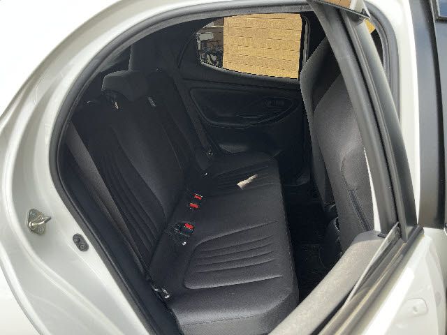 TOYOTA YARIS HYBRID 2021 Image 31