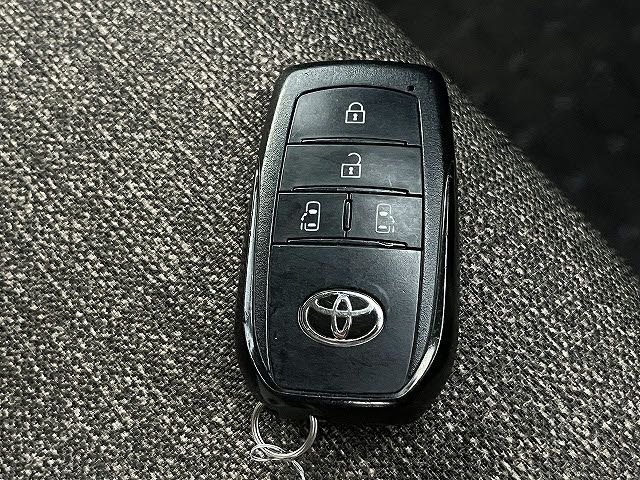 TOYOTA SIENTA HYBRID 2023 Image 31