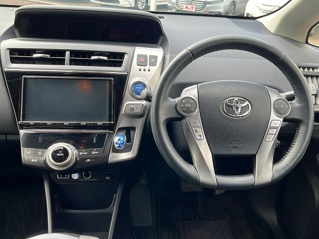 TOYOTA PRIUS ALPHA 2017 Image 31