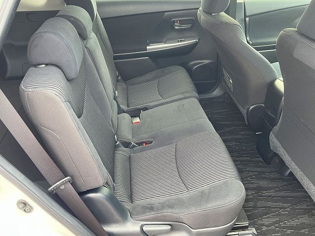 TOYOTA PRIUS ALPHA 2017 Image 31